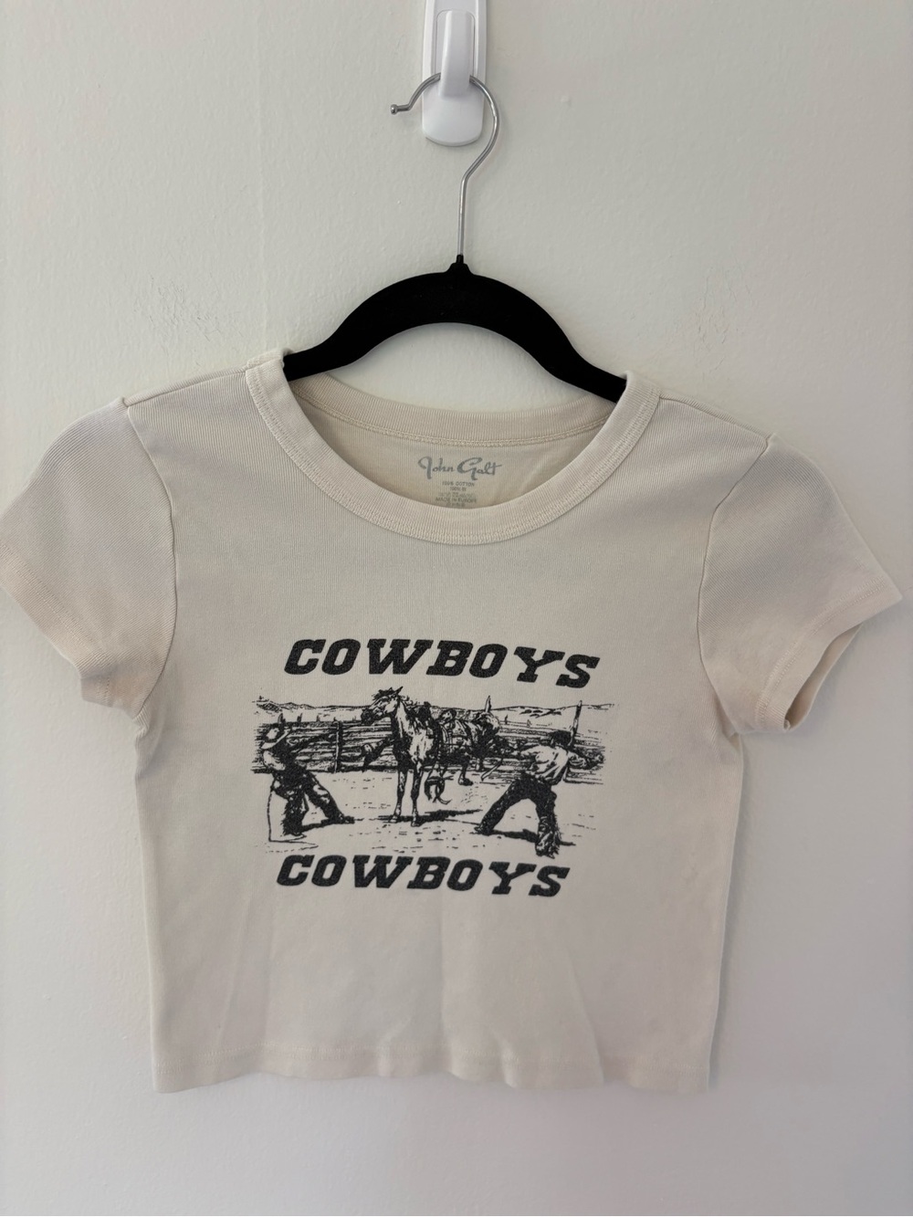 Brandy Melville ‘Cowboys' Cropped Graphic Tee - Cream